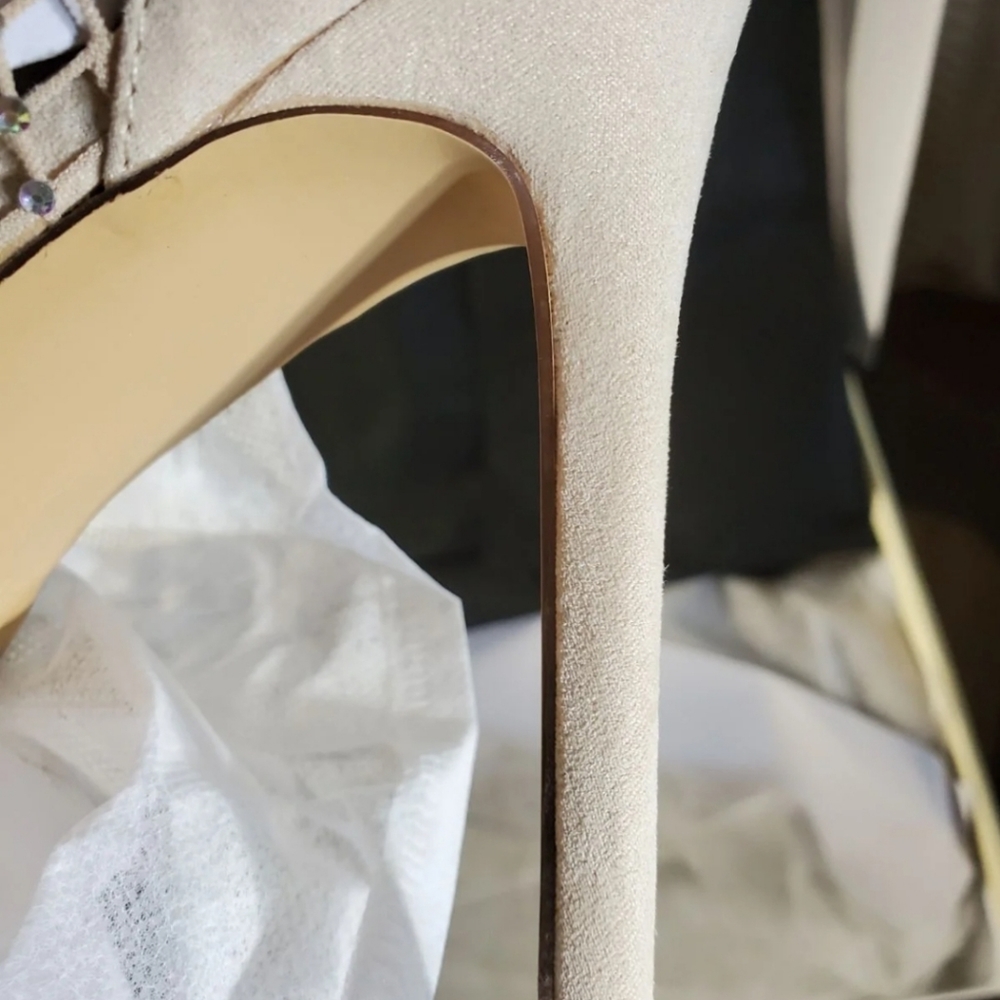 GOLD Mesh Heels - Picture 2 of 11